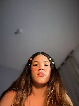 Snapshot of Zeli_66 chatting on February 13, 2026, 10:06 pm Zeli 66 online show from February 13, 2026, 10:06 pm