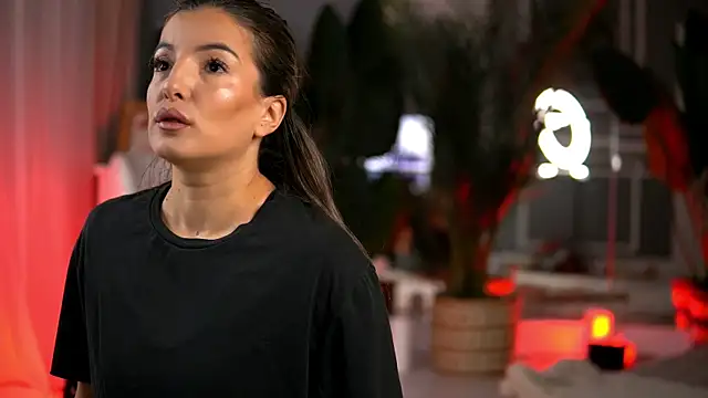 KellyMathews online show from September 18, 2025, 1:51 am