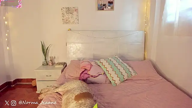 Norma-Jeaane online show from January 8, 2025, 9:34 pm