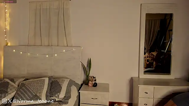 Norma-Jeaane online show from February 1, 2025, 11:48 pm