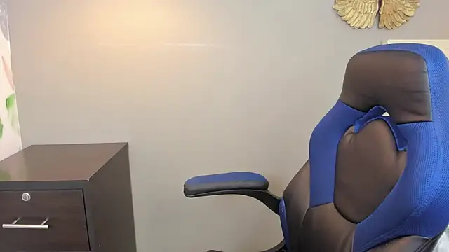 chaymae nah  online show from December 14, 2024, 5:51 am