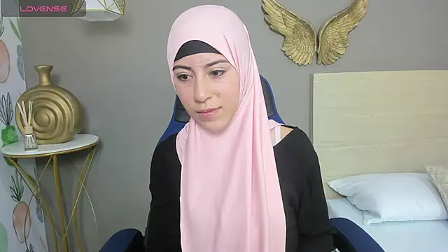 chaymae nah  online show from December 20, 2024, 2:41 am