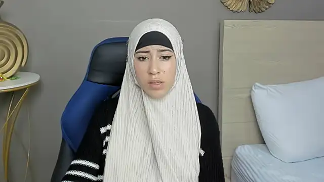 chaymae nah  online show from December 28, 2024, 5:02 am