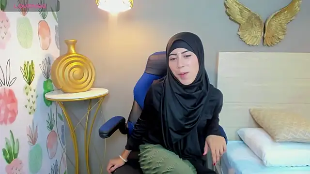 chaymae nah  online show from January 12, 2025, 2:14 am