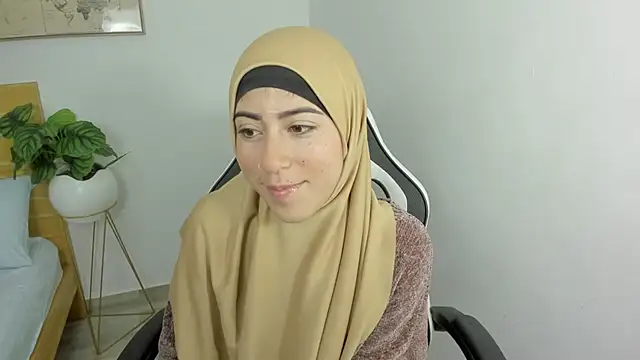 chaymae nah  online show from January 16, 2025, 12:42 pm