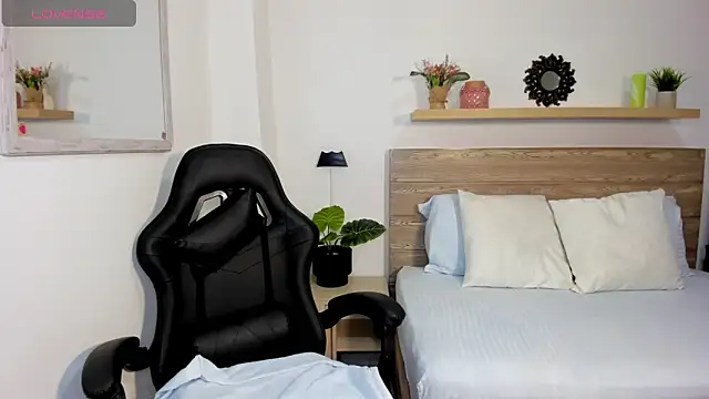 chaymae nah  online show from January 18, 2025, 12:47 pm