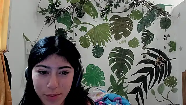 chaymae nah  online show from October 20, 2025, 3:01 pm