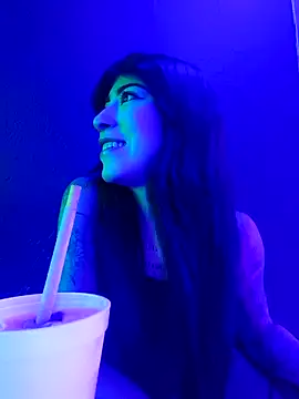 chaymae nah  online show from April 15, 2026, 3:13 am