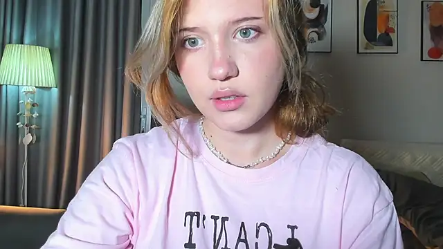 HanahCute online show from February 22, 2025, 10:20 pm