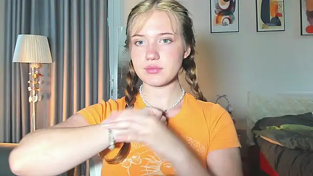 HanahCute online show from February 23, 2025, 11:58 pm