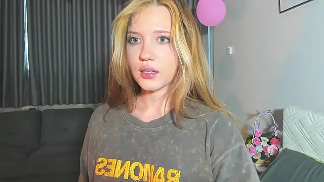 HanahCute online show from March 14, 2025, 12:32 am