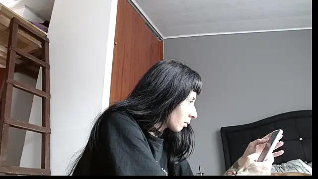 Emilia 1995 online show from January 25, 2025, 5:08 pm