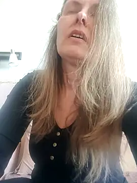 Evelina cute online show from April 19, 2026, 8:35 am