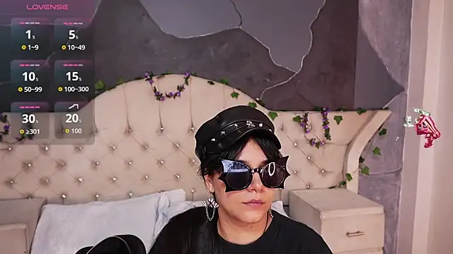 AmberGreyy  online show from April 19, 2026, 1:54 pm