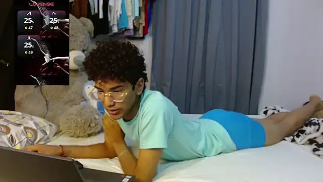 harrytwink18 online show from April 8, 2026, 10:10 pm