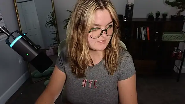 rodeobrii online show from October 4, 2025, 2:31 am