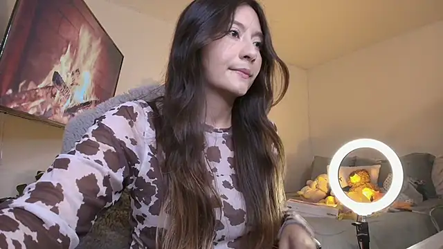 HelennaMoon  online show from October 27, 2025, 11:31 pm