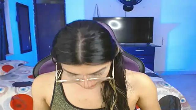 engielphoenis14 online show from March 11, 2025, 6:32 am