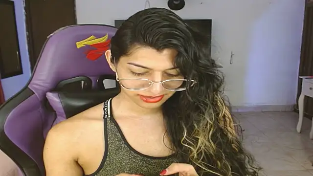 engielphoenis14 online show from January 11, 2026, 1:43 am