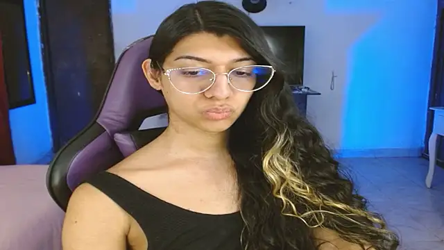 engielphoenis14 online show from January 14, 2026, 1:33 am