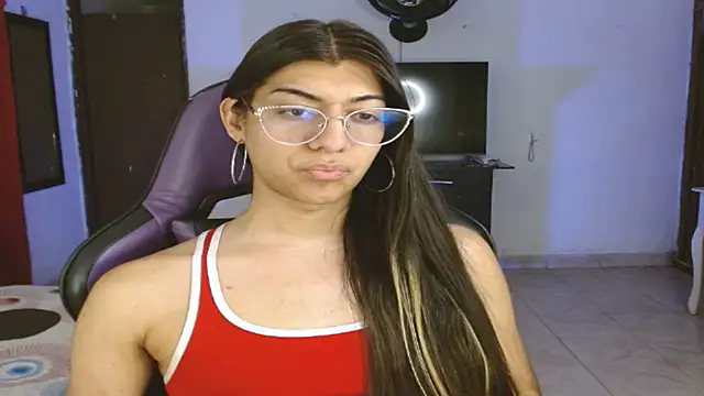 engielphoenis14 online show from April 1, 2026, 11:35 pm