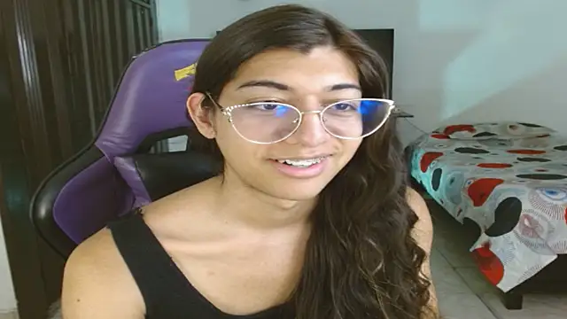 engielphoenis14 online show from April 21, 2026, 10:34 pm