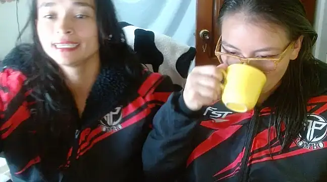 Snapshot of clayre_and_jill chatting on December 17, 2024, 5:18 am clayre and jill online show from December 17, 2024, 5:18 am