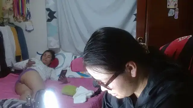 Snapshot of clayre_and_jill chatting on October 8, 2025, 1:25 am clayre and jill online show from October 8, 2025, 1:25 am