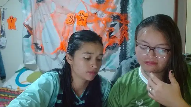 Snapshot of clayre_and_jill chatting on November 4, 2025, 3:16 am clayre and jill online show from November 4, 2025, 3:16 am