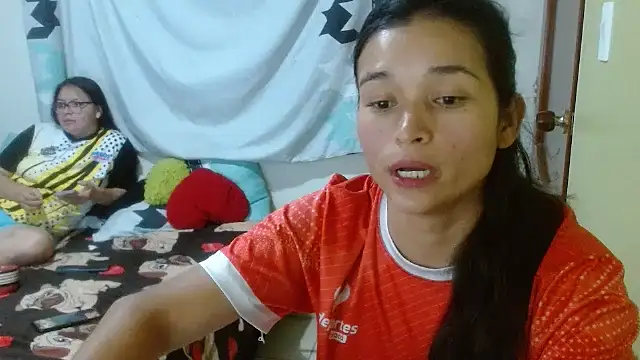 Snapshot of clayre_and_jill chatting on January 13, 2026, 2:50 am clayre and jill online show from January 13, 2026, 2:50 am