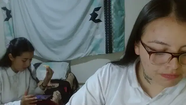 Snapshot of clayre_and_jill chatting on February 5, 2026, 3:22 am clayre and jill online show from February 5, 2026, 3:22 am