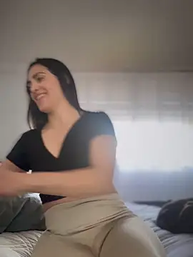 alessandra-a online show from October 1, 2025, 5:30 pm