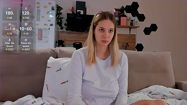 Girl alone home online show from November 6, 2025, 3:57 pm