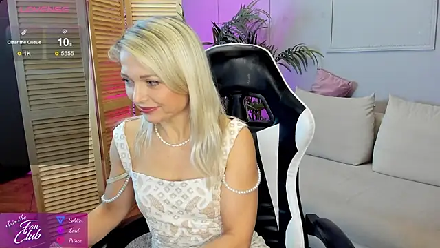 Gloria Lovely online show from December 5, 2024, 2:00 pm