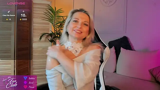 Gloria Lovely online show from December 16, 2024, 2:27 pm