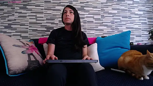 Snapshot of VioletaGomezCo chatting on May 22, 2026, 1:06 pm VioletaGomezCo online show from May 22, 2026, 1:06 pm