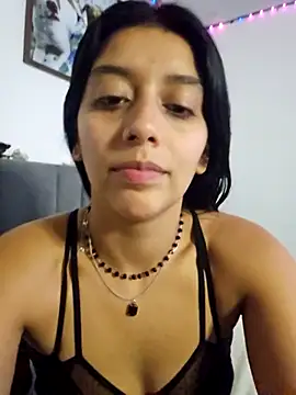 BrittanyDiaz online show from October 24, 2025, 7:10 pm