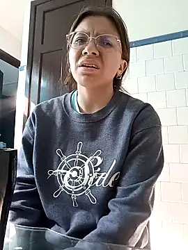 karlamorris  online show from January 17, 2025, 2:07 pm