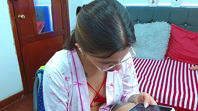 karlamorris  online show from January 30, 2025, 4:34 pm