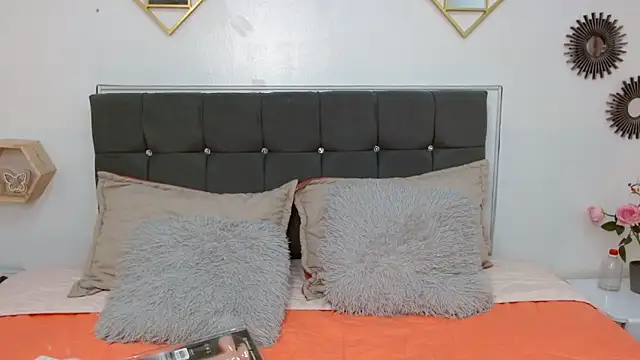 karlamorris  online show from February 21, 2025, 1:44 pm