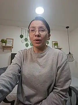 karlamorris  online show from October 27, 2025, 1:59 pm