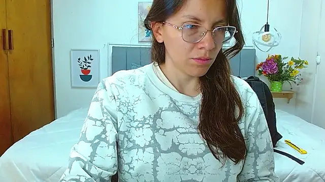 karlamorris  online show from December 16, 2025, 1:27 pm