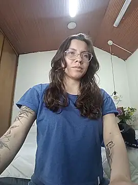 karlamorris  online show from December 19, 2025, 4:03 pm