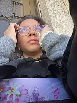 karlamorris  online show from February 5, 2026, 1:49 pm