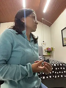 karlamorris  online show from April 22, 2026, 1:12 pm