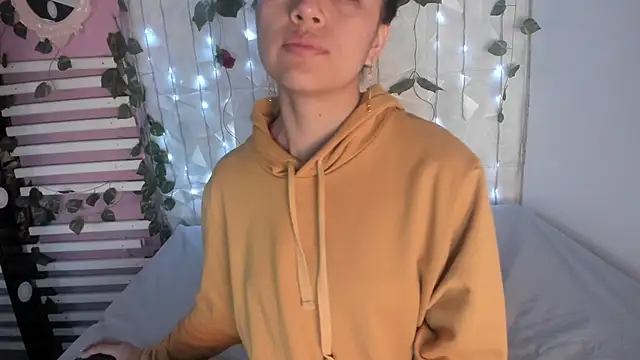 Snapshot of Sophy_SmileSweet chatting on January 4, 2025, 11:43 am Sophy SmileSweet online show from January 4, 2025, 11:43 am