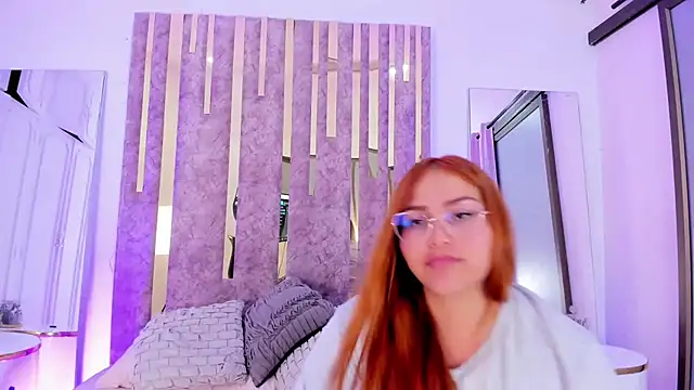 LeahxBarker online show from March 18, 2025, 5:09 am