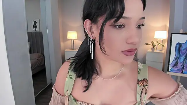 renee shelby  online show from December 4, 2024, 9:24 pm