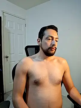 Andresarr93 online show from November 24, 2025, 8:30 pm