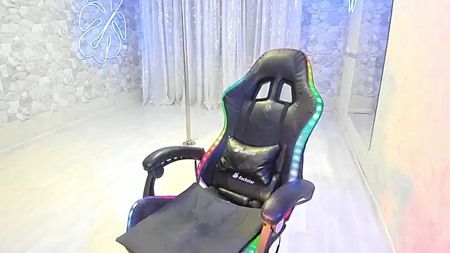 JessicaFamee online show from October 7, 2025, 9:34 pm